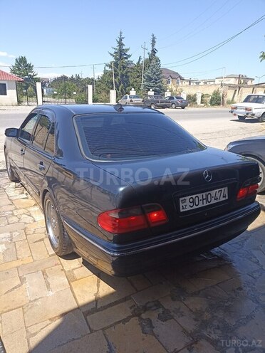 Mercedes E 280 1999, 300,000 km - 2.8 l - Quba
