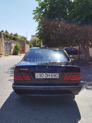 Mercedes E 240 2000, 295,000 km - 2.4 l - Bakı