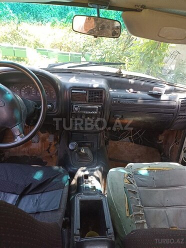 GAZ 3110 1999, 100,000 km - 2.3 l - Qax