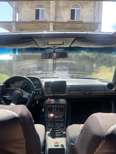 Mercedes E 230 1983, 235,000 km - 2.3 l - Bakı