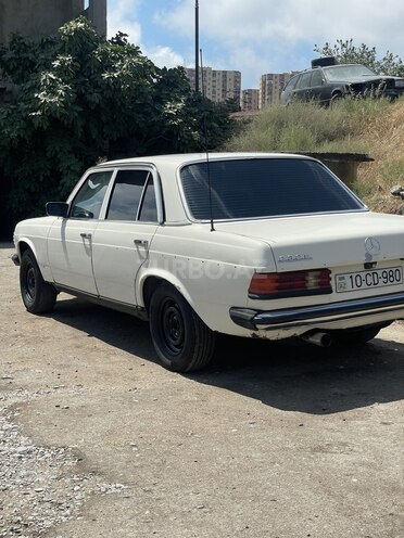 Mercedes E 230 1983, 235,000 km - 2.3 l - Bakı