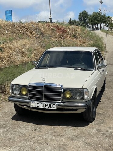 Mercedes E 230 1983, 235,000 km - 2.3 l - Bakı