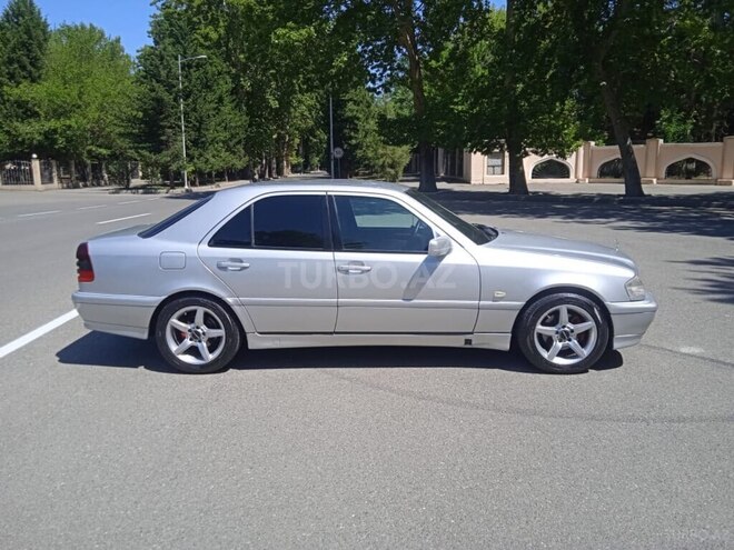 Mercedes C 220 1998, 240,000 km - 2.2 l - Bakı
