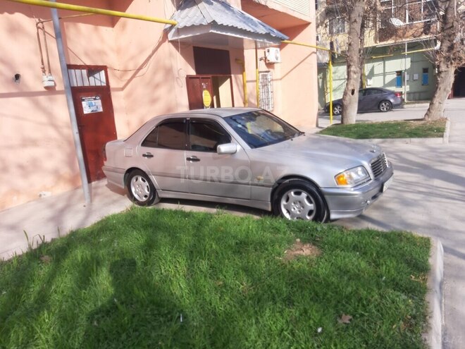 Mercedes C 220 2000, 438,000 km - 2.2 l - Bakı