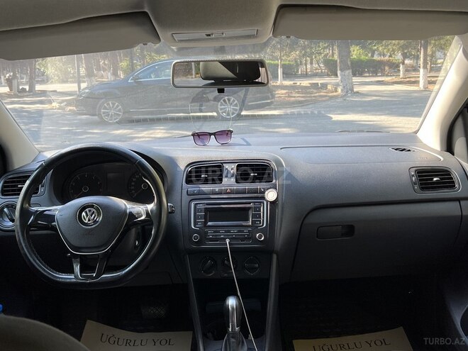 Volkswagen Polo 2015, 200,500 km - 1.6 l - Bakı