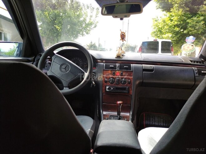 Mercedes E 200 1997, 40,000 km - 2.0 l - Bakı