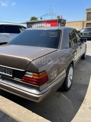 Mercedes E 200 1990, 333,000 km - 2.0 l - Bakı