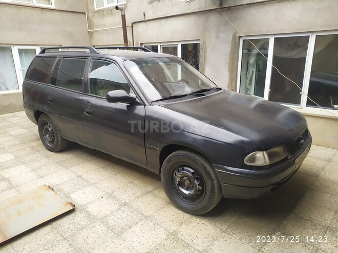 Opel Astra 1996, 268,000 km - 1.6 l - Quba