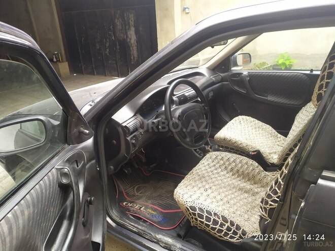 Opel Astra 1996, 268,000 km - 1.6 l - Quba