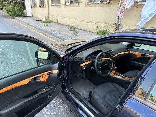 Mercedes E 220 2006, 301,000 km - 2.2 l - Bakı