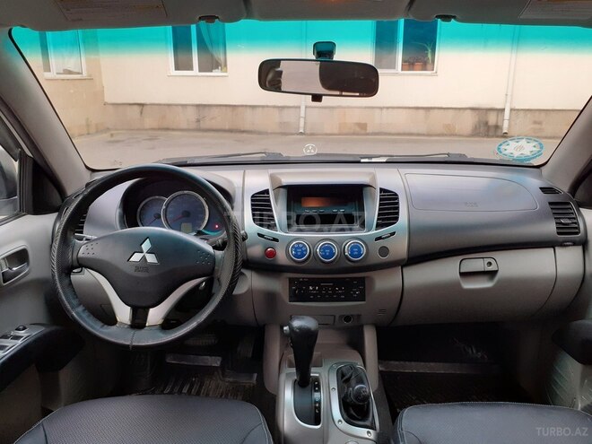 Mitsubishi L200 2009, 301,121 km - 3.5 l - Bakı