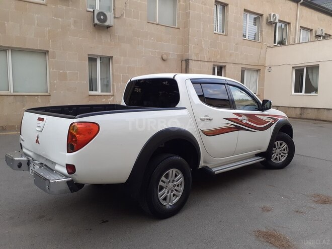 Mitsubishi L200 2009, 301,121 km - 3.5 l - Bakı