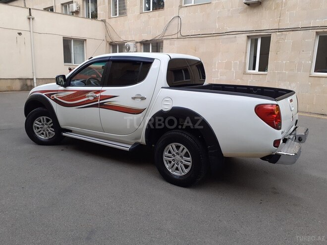 Mitsubishi L200 2009, 301,121 km - 3.5 l - Bakı