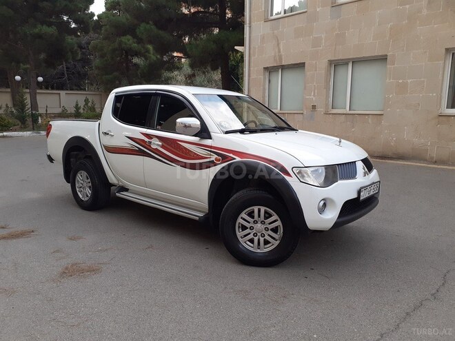 Mitsubishi L200 2009, 301,121 km - 3.5 l - Bakı