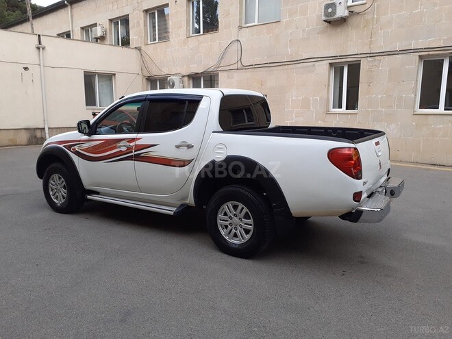 Mitsubishi L200 2009, 301,121 km - 3.5 l - Bakı