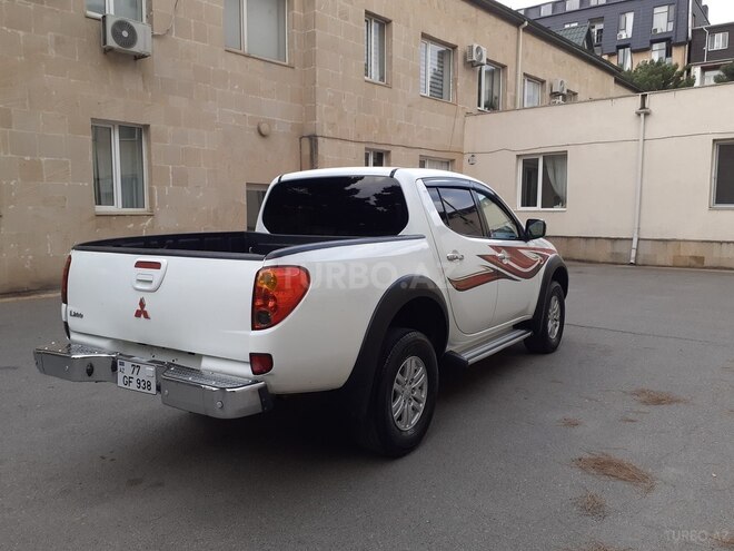 Mitsubishi L200 2009, 301,121 km - 3.5 l - Bakı