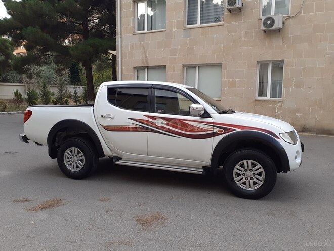 Mitsubishi L200 2009, 301,121 km - 3.5 l - Bakı