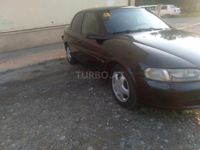 Opel Vectra 1996, 125,147 km - 2.0 l - Yevlax