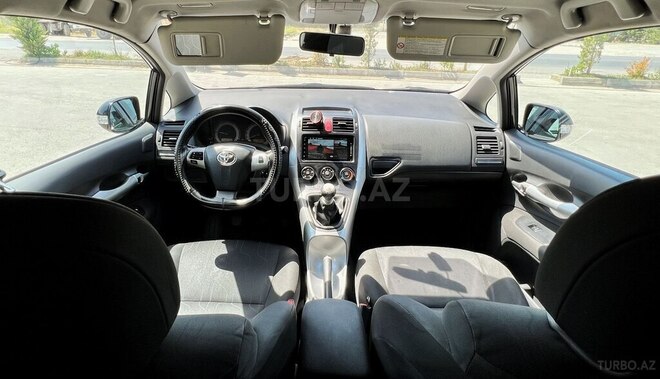 Toyota Auris 2010, 215,300 km - 1.4 л - Bakı
