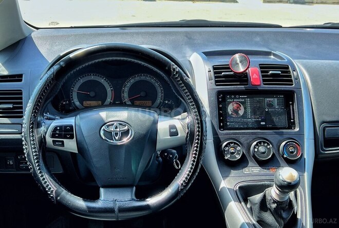 Toyota Auris 2010, 215,300 km - 1.4 л - Bakı