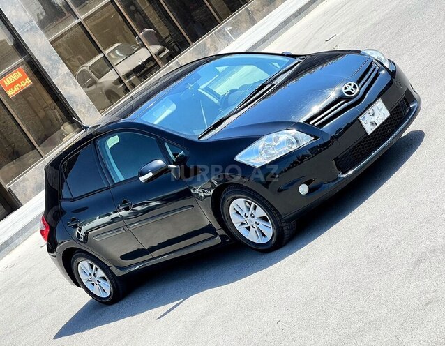 Toyota Auris 2010, 215,300 km - 1.4 л - Bakı