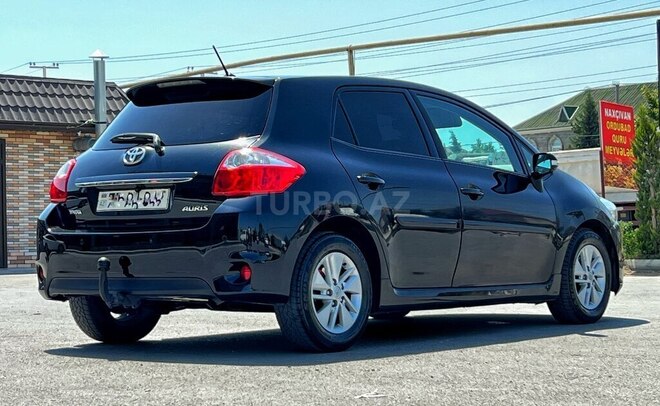 Toyota Auris 2010, 215,300 km - 1.4 л - Bakı