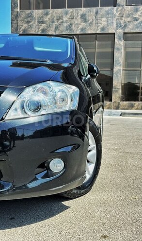 Toyota Auris 2010, 215,300 km - 1.4 л - Bakı