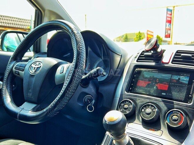 Toyota Auris 2010, 215,300 km - 1.4 л - Bakı