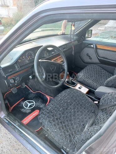 Mercedes E 200 1993, 480,000 km - 2.0 l - Beyləqan