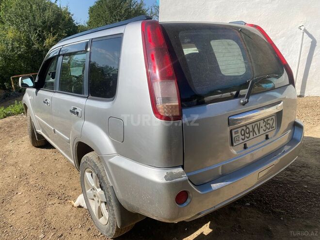 Nissan X-Trail 2005, 212,043 km - 2.0 l - Lerik