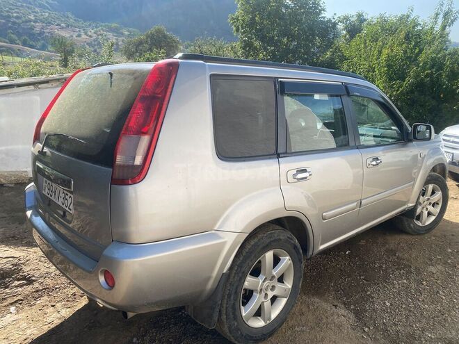Nissan X-Trail 2005, 212,043 km - 2.0 l - Lerik