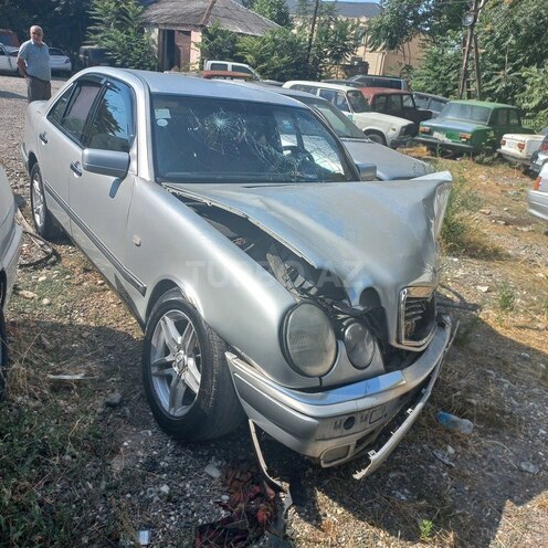 Mercedes E 200 1997, 240,000 km - 2.0 l - Xaçmaz