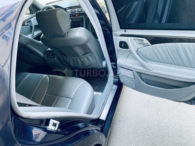 Mercedes E 320 2001, 241,041 km - 3.2 l - Sumqayıt