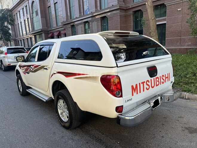 Mitsubishi L200 2013, 133,000 km - 2.5 l - Bakı