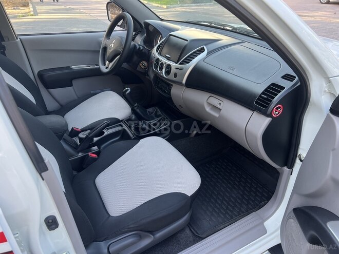 Mitsubishi L200 2013, 133,000 km - 2.5 l - Bakı
