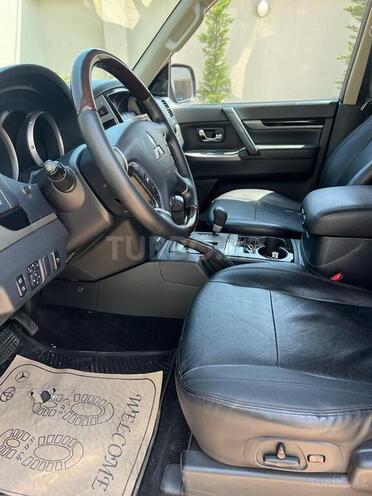 Mitsubishi Pajero 2015, 174,000 km - 3.0 л - Bakı