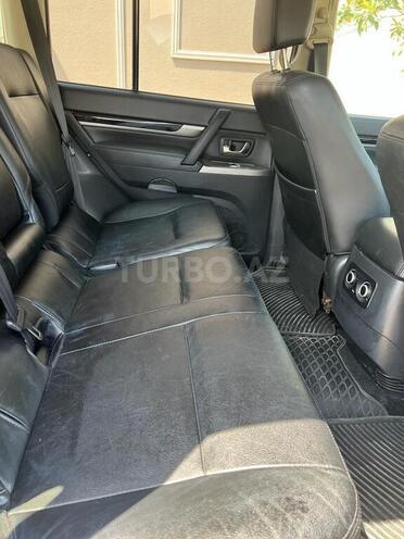 Mitsubishi Pajero 2015, 174,000 km - 3.0 л - Bakı