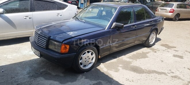 Mercedes 190 1992, 131,135 km - 2.6 л - Bakı