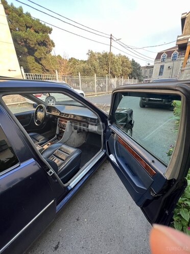 Mercedes E 220 1994, 280,000 km - 2.2 l - Bakı