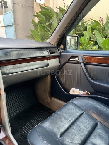 Mercedes E 220 1994, 280,000 km - 2.2 l - Bakı