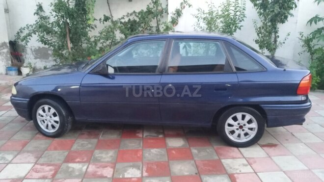 Opel Astra 1995, 400,000 km - 1.6 l - Sumqayıt