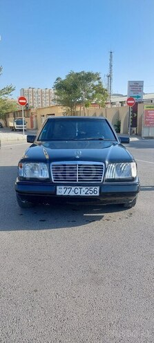 Mercedes E 220 1993, 286,000 km - 2.2 л - Bakı
