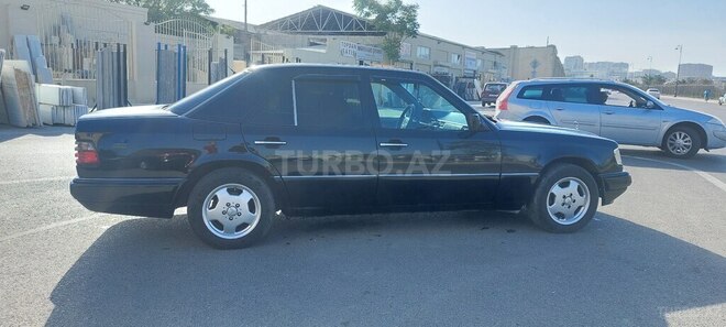 Mercedes E 220 1993, 286,000 km - 2.2 л - Bakı