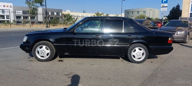 Mercedes E 220 1993, 286,000 km - 2.2 л - Bakı