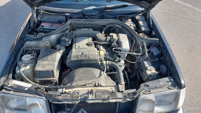 Mercedes E 220 1993, 286,000 km - 2.2 л - Bakı