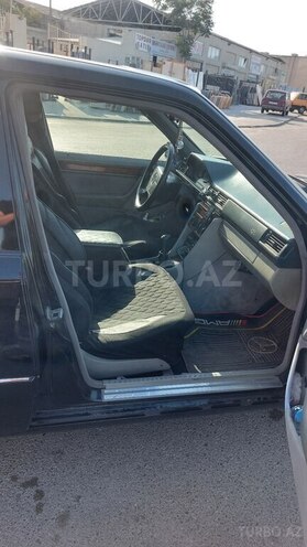 Mercedes E 220 1993, 286,000 km - 2.2 л - Bakı