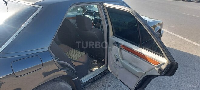 Mercedes E 220 1993, 286,000 km - 2.2 л - Bakı