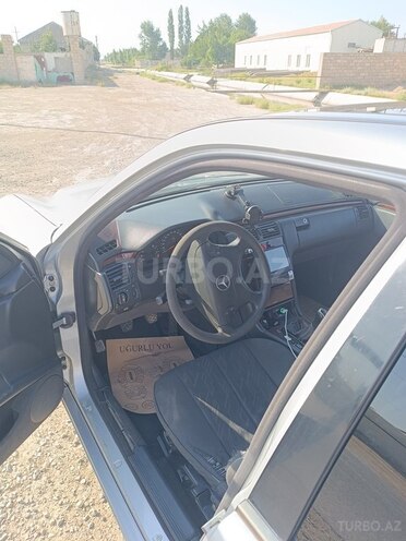 Mercedes E 220 2001, 370,000 km - 2.2 l - Bakı