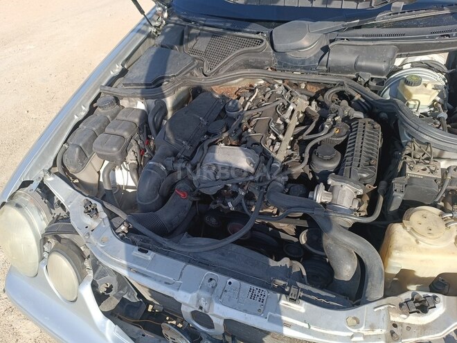 Mercedes E 220 2001, 370,000 km - 2.2 l - Bakı