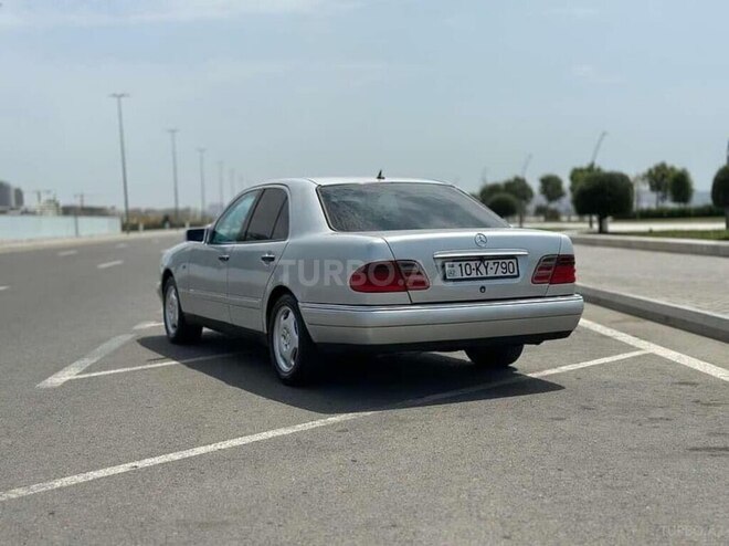 Mercedes E 220 1998, 211,325 km - 2.2 l - Bakı